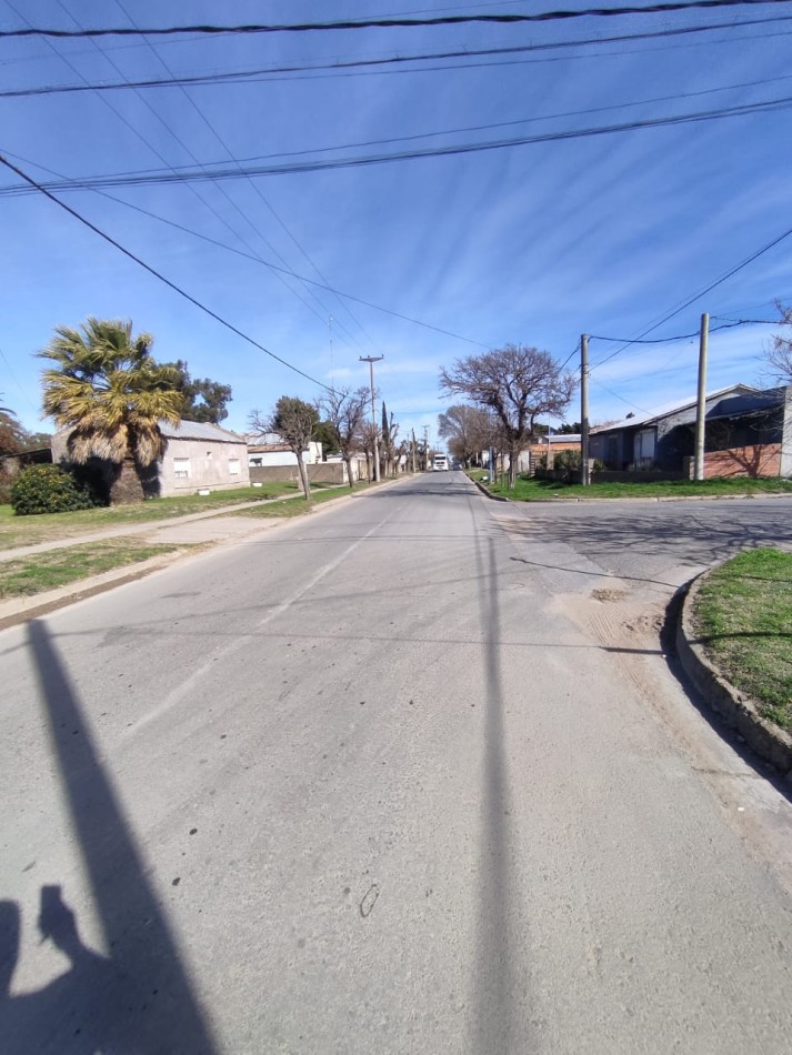 AMPLIO TERRENO CON CASA