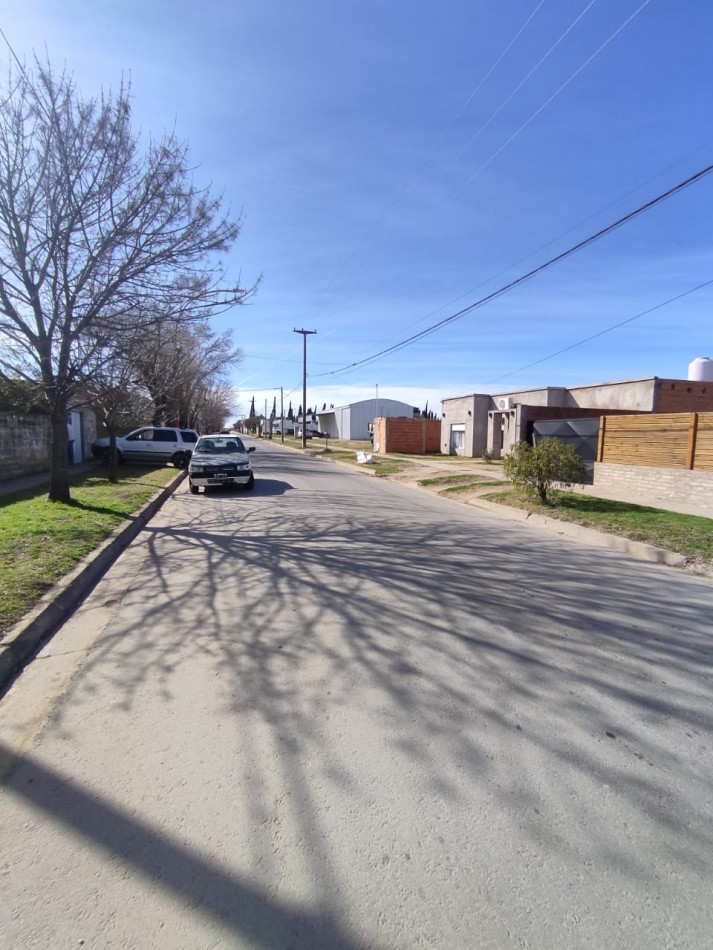 AMPLIO TERRENO CON CASA