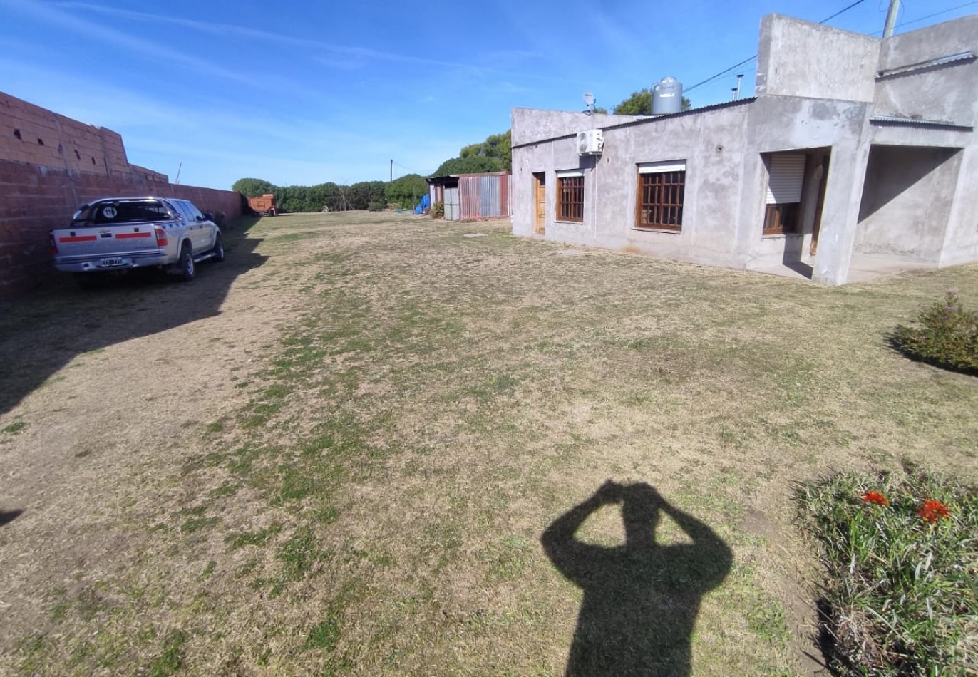 AMPLIO TERRENO CON CASA