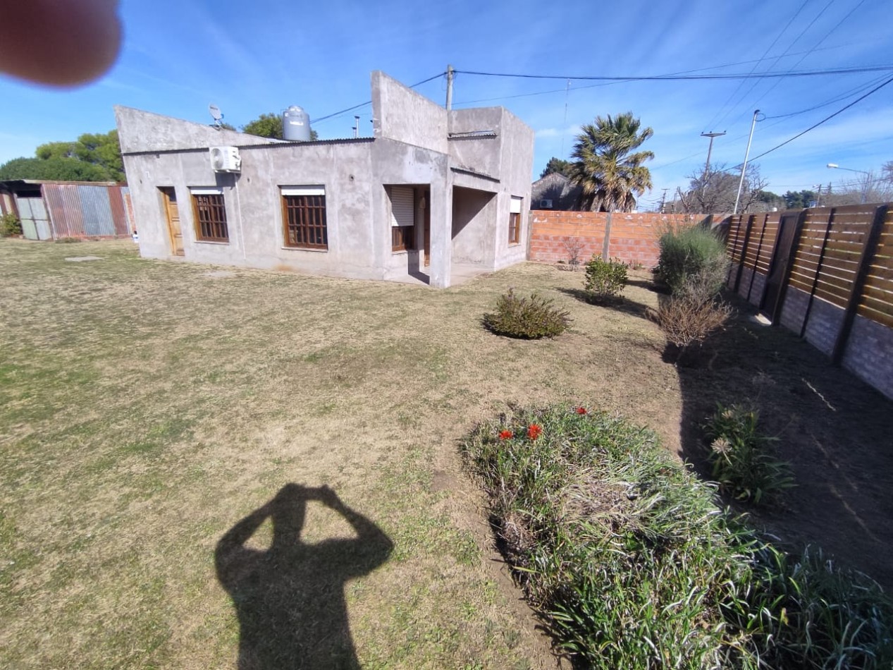 AMPLIO TERRENO CON CASA