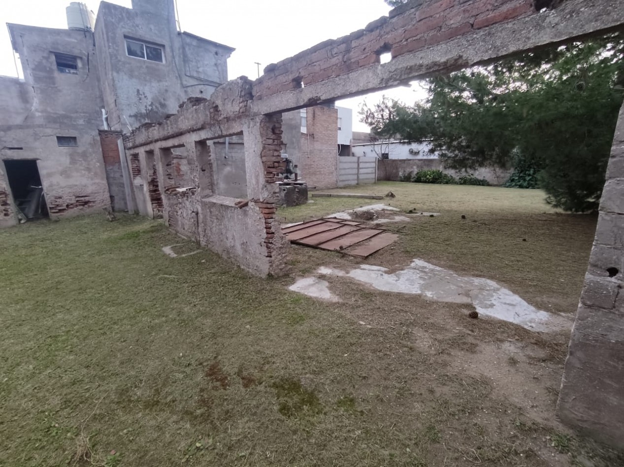 TERRENO CON ENTRADA SOBRE AVENIDA SANTAGADA