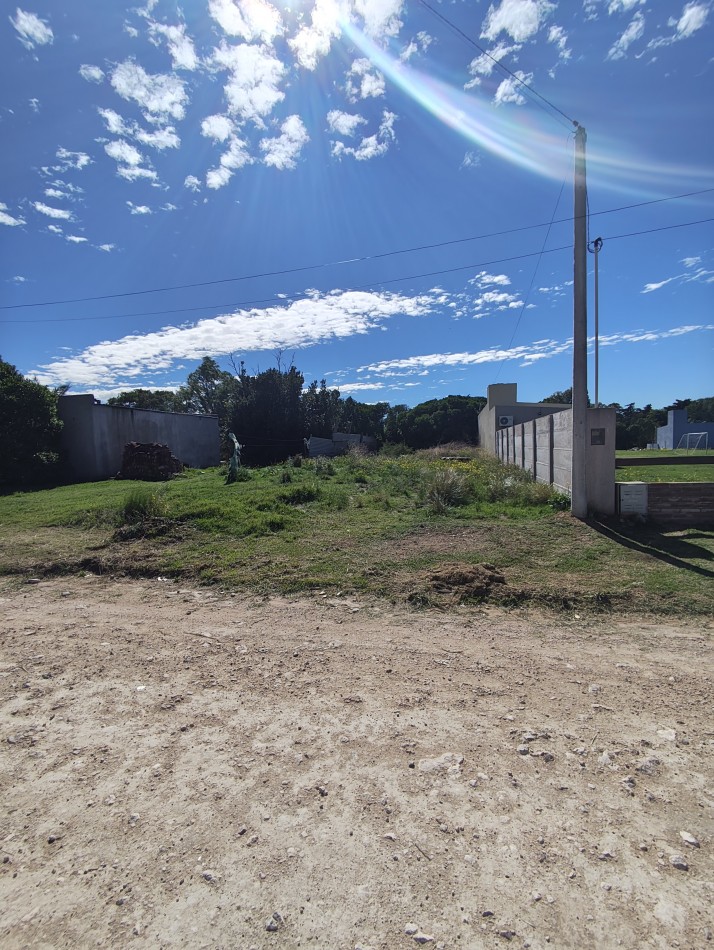 Buen lote con todos los servicios 