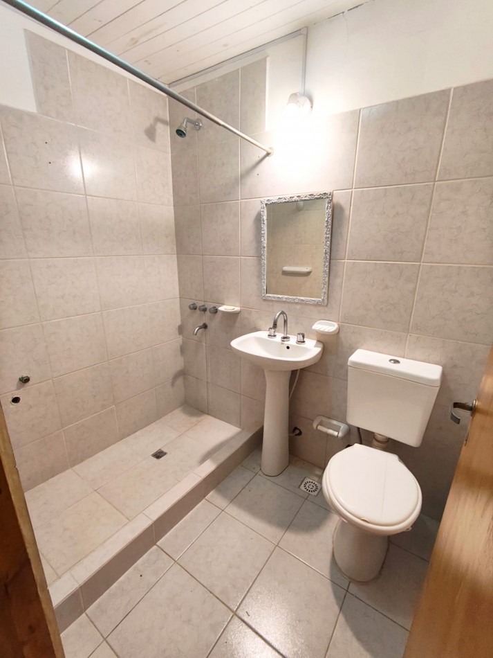 LOCAL CENTRICO CON CASA