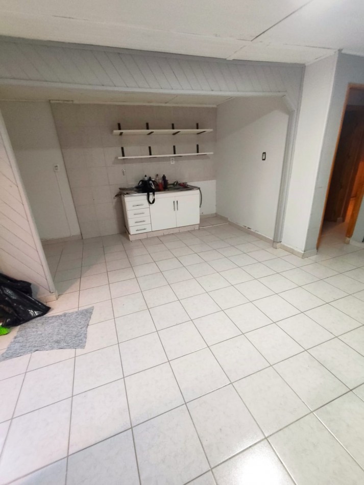 LOCAL CENTRICO CON CASA