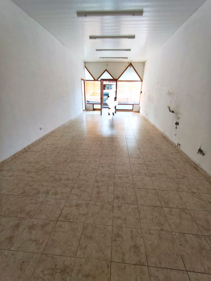 LOCAL CENTRICO CON CASA