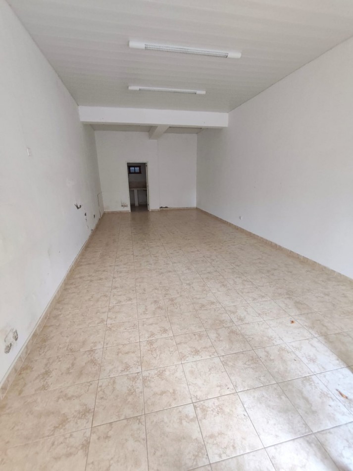 LOCAL CENTRICO CON CASA