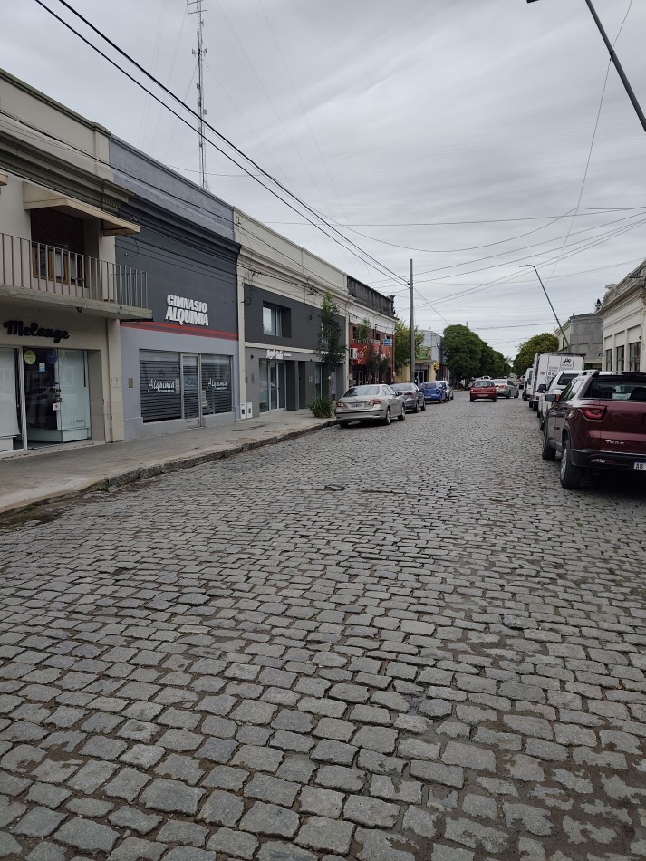 LOCAL CENTRICO CON CASA